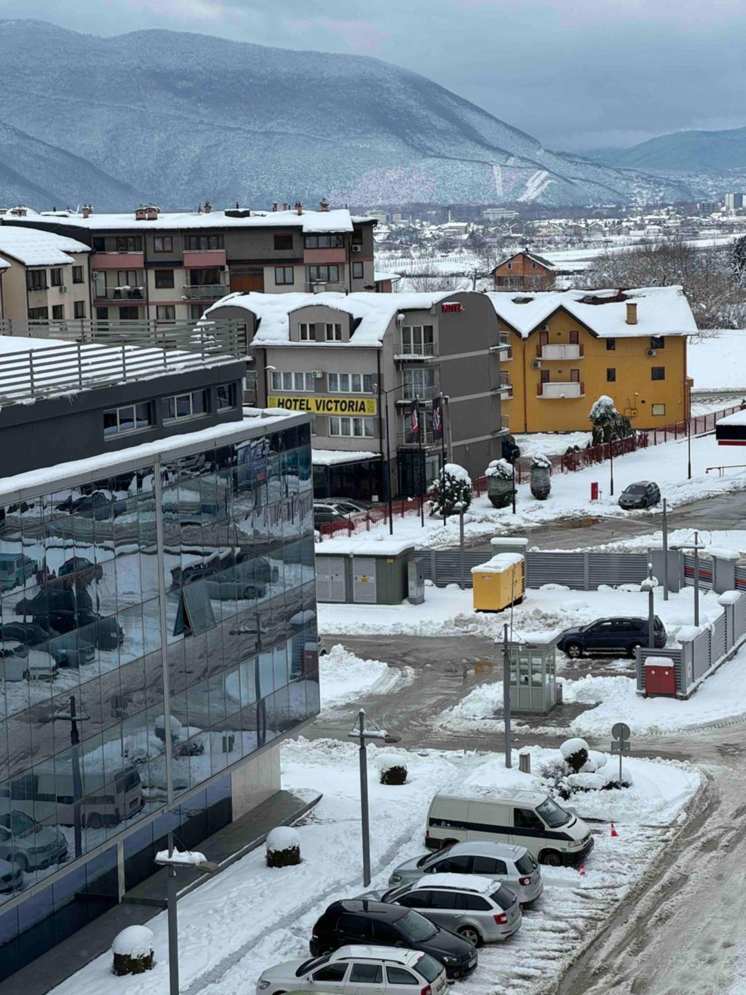 Hotel Victoria Lukavica Exterior photo