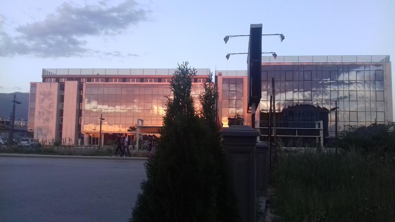 Hotel Victoria Lukavica Exterior photo