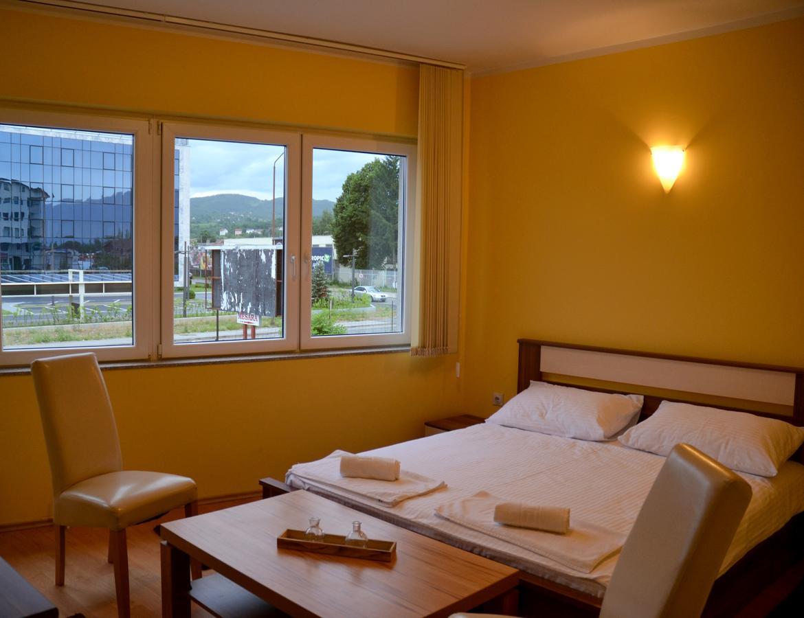 Hotel Victoria Lukavica Exterior photo