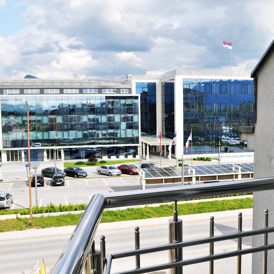 Hotel Victoria Lukavica Exterior photo